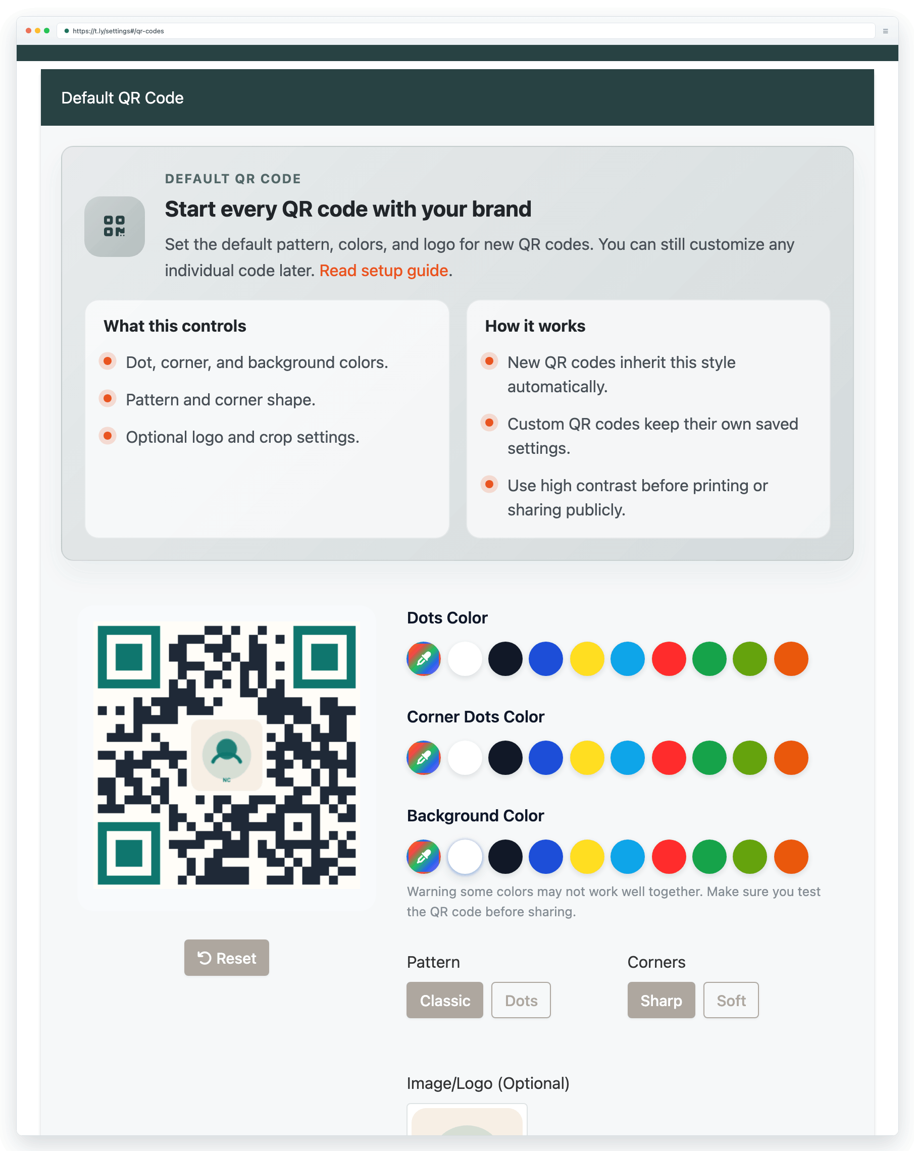 Default QR code settings showing team-wide design controls for dots, corners, background, and logo options.